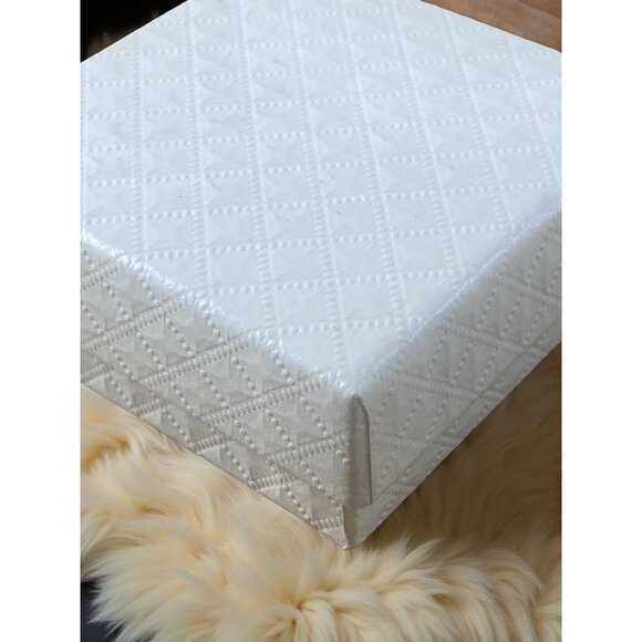 Vintage Pink Pearl Stud Earrings in Original Display Box – Classic Post Backs - Picture 5 of 5